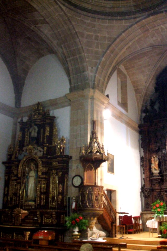 Orense - Iglesia de Santa María Madre, interior 04