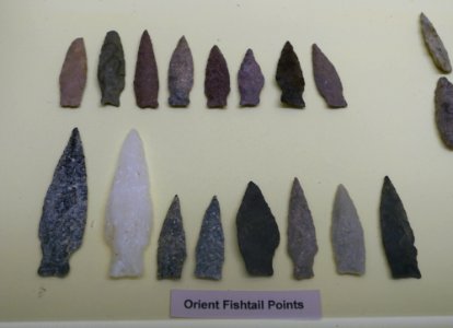 Orient fishtail points - Early Woodland collection - Robbins Museum - Middleborough, Massachusetts - DSC03818