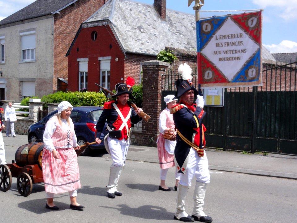 Origny-en-Thiérache (Aisne) défilé soldats Napoleoniens - Les Vétérans bourgeois 15-06-2014 (09)
