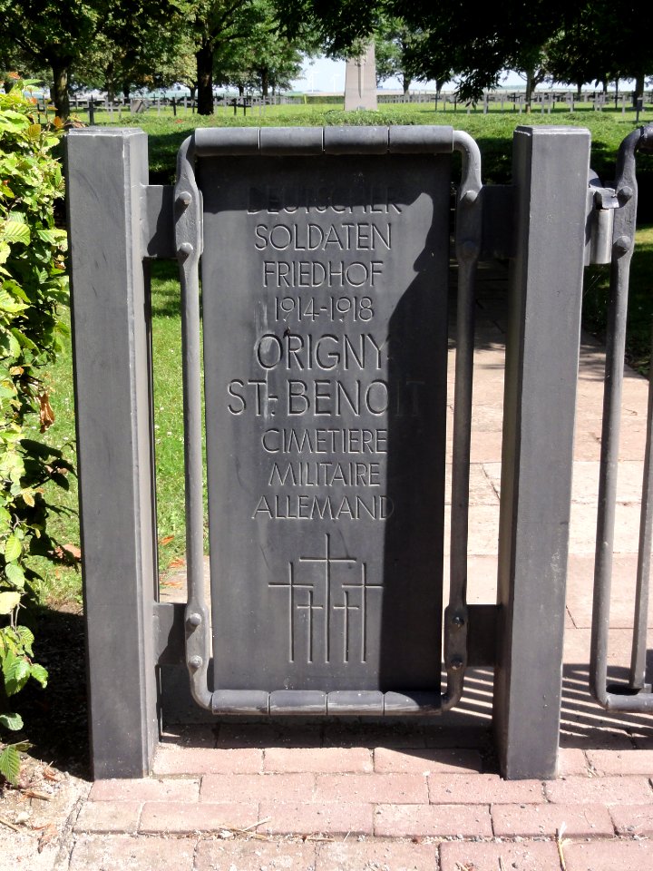 Origny-Sainte-Benoite (Aisne) cimetière allemand 01