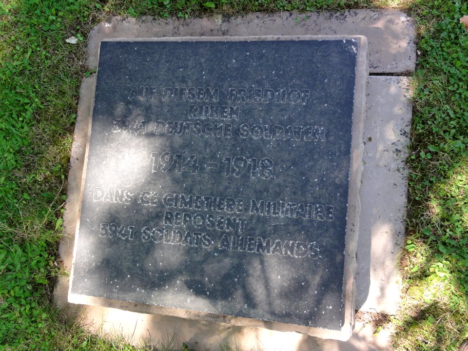 Origny-Sainte-Benoite (Aisne) cimetière allemand 02