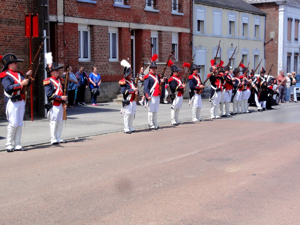 Origny-en-Thiérache (Aisne) défilé soldats Napoleoniens - Les Vétérans bourgeois 15-06-2014 (13)