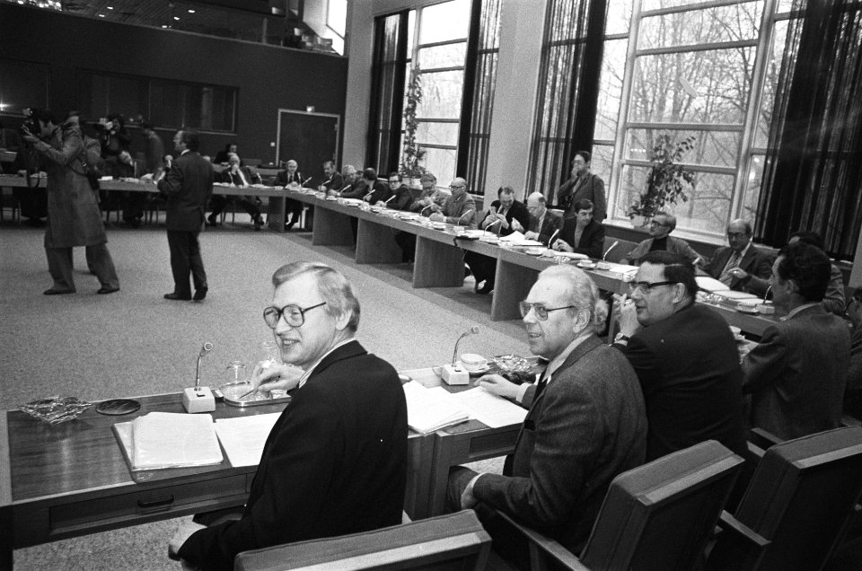 Orientatiegesprek regeringwerkgeverswerknemers in SER gebouw Den Haag, Bestanddeelnr 929-5157