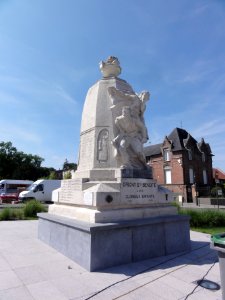Origny-Sainte-Benoite (Aisne) monument aux morts