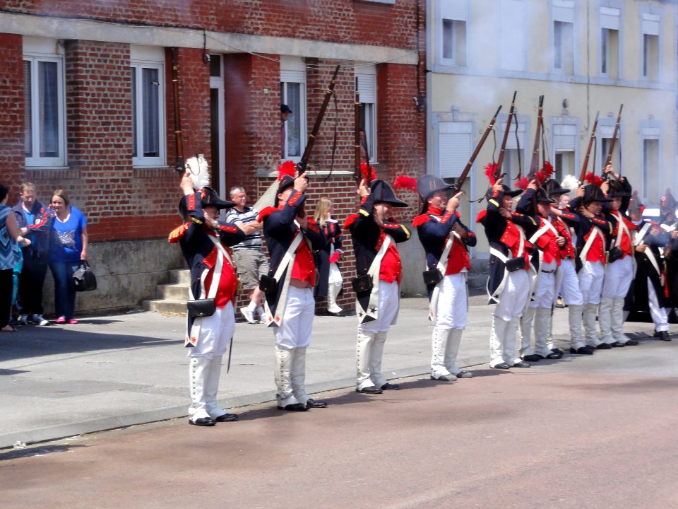 Origny-en-Thiérache (Aisne) défilé soldats Napoleoniens - Les Vétérans bourgeois 15-06-2014 (14)