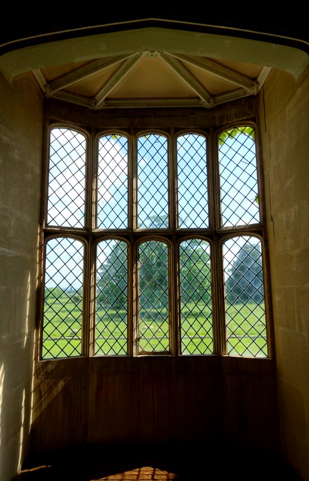 Oriel window, South Gallery - Lacock Abbey - Wiltshire, England - DSC00934