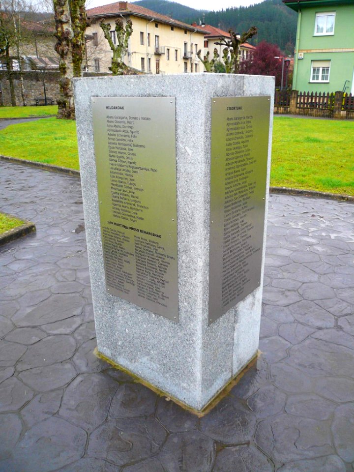 Orozko (barrio de Zubiaur) - Memorial de represaliados del franquismo 2
