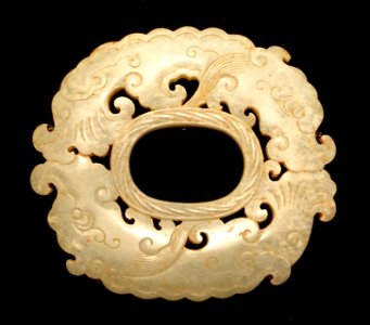 Ornament incised with double dragon design, China, Qing dynasty, 1644-1911, jade - Hong Kong Museum of Art - DSC00711