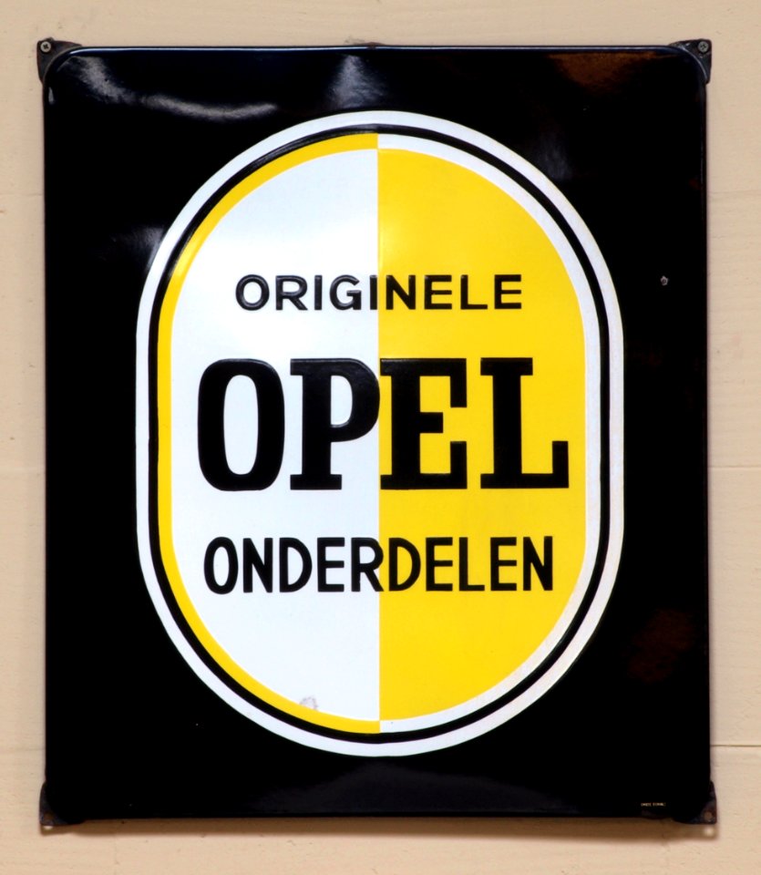 Originele OPEL onderdelen, Enamel advert sign at the den hartog ford museum pic-023