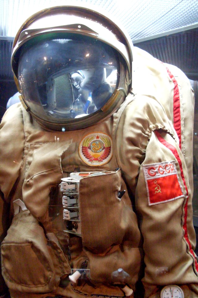 Orlan D space suit (MMA 2011) (1)