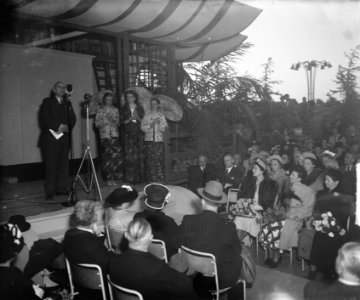 Orienta-opening tentoonstelling door Loeth Brule, Bestanddeelnr 903-4463
