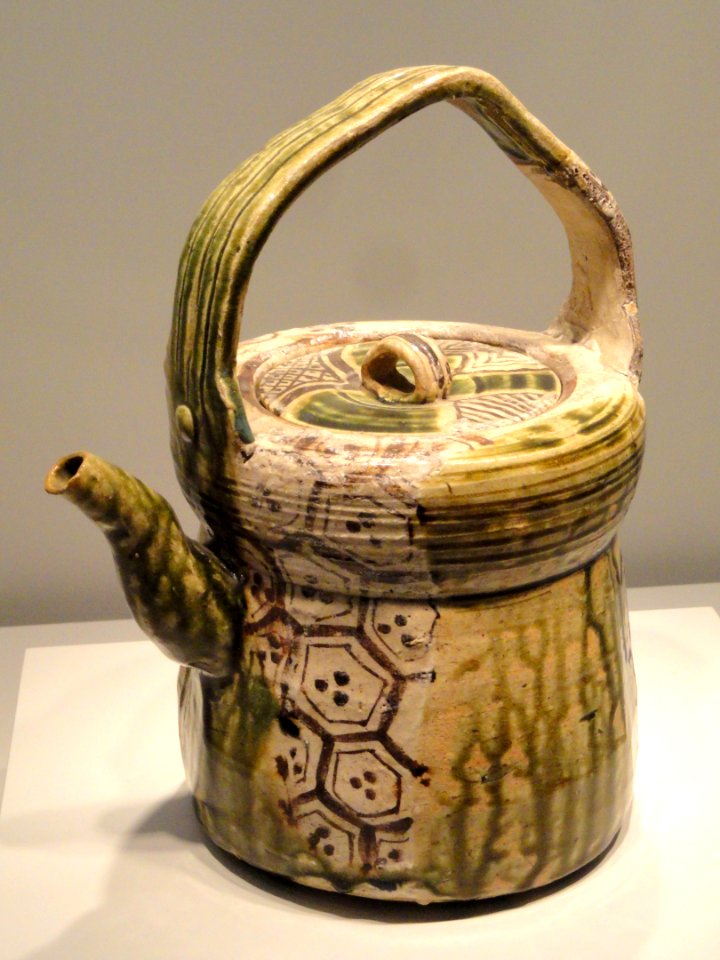 Oribe-Type Ewer, early 17th century, Japan, glazed stoneware - Art Institute of Chicago - DSC00207