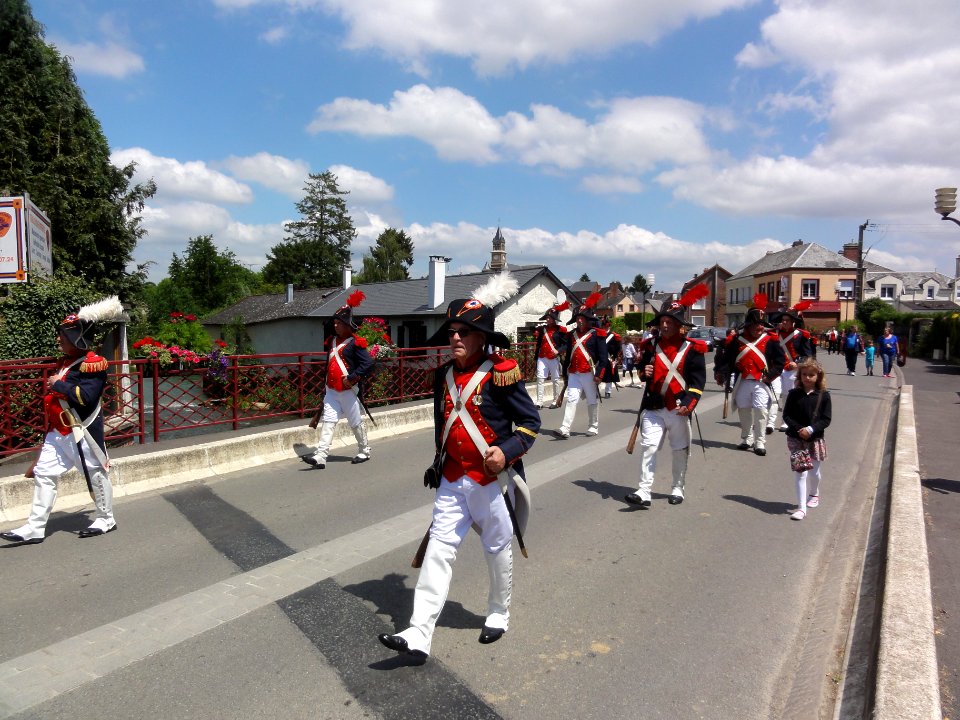 Origny-en-Thiérache (Aisne) défilé soldats Napoleoniens - Les Vétérans bourgeois 15-06-2014 (03)