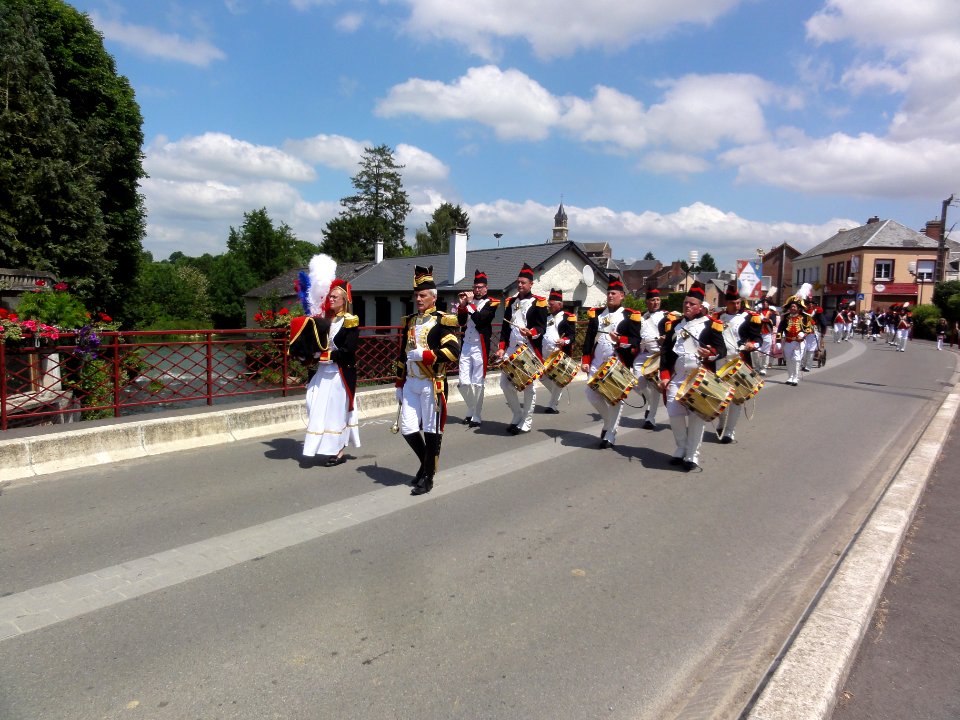 Origny-en-Thiérache (Aisne) défilé soldats Napoleoniens - Les Vétérans bourgeois 15-06-2014 (01)