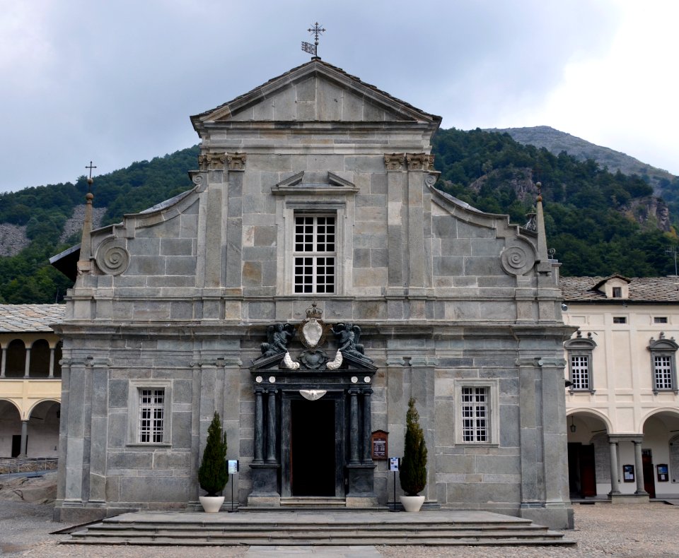 Oropa 20072015 15 Basilica Antica