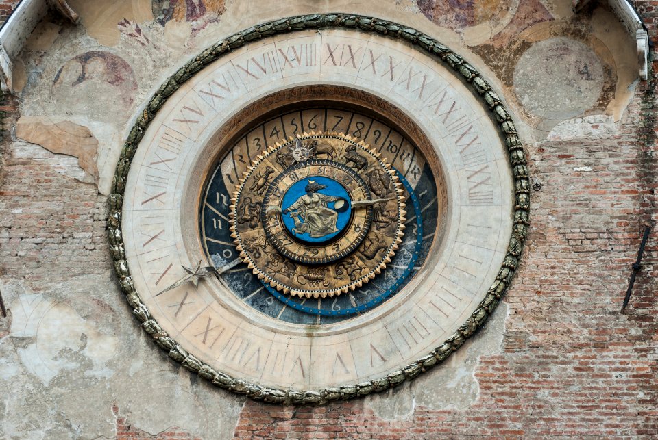 Orologio sul Torre dell Orologio a Mantova