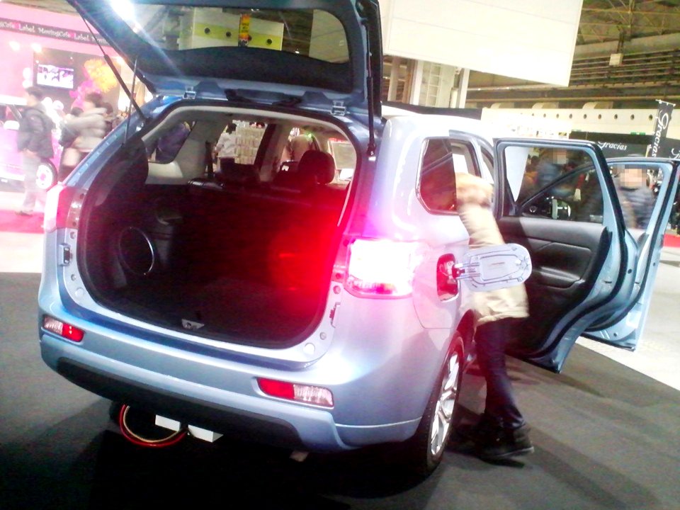 Osaka Auto Messe 2013 - Mitsubishi Outlander PHEV rear