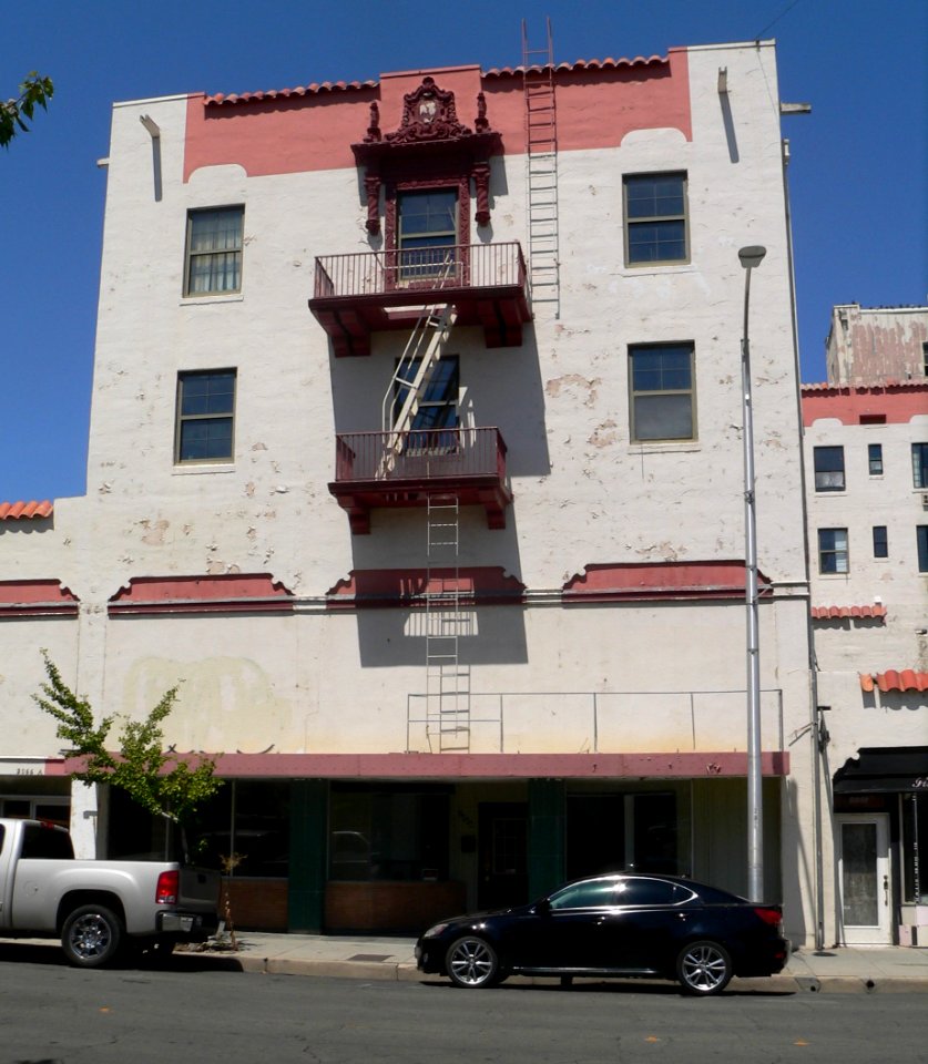 Oroville Inn SW end from SE 1