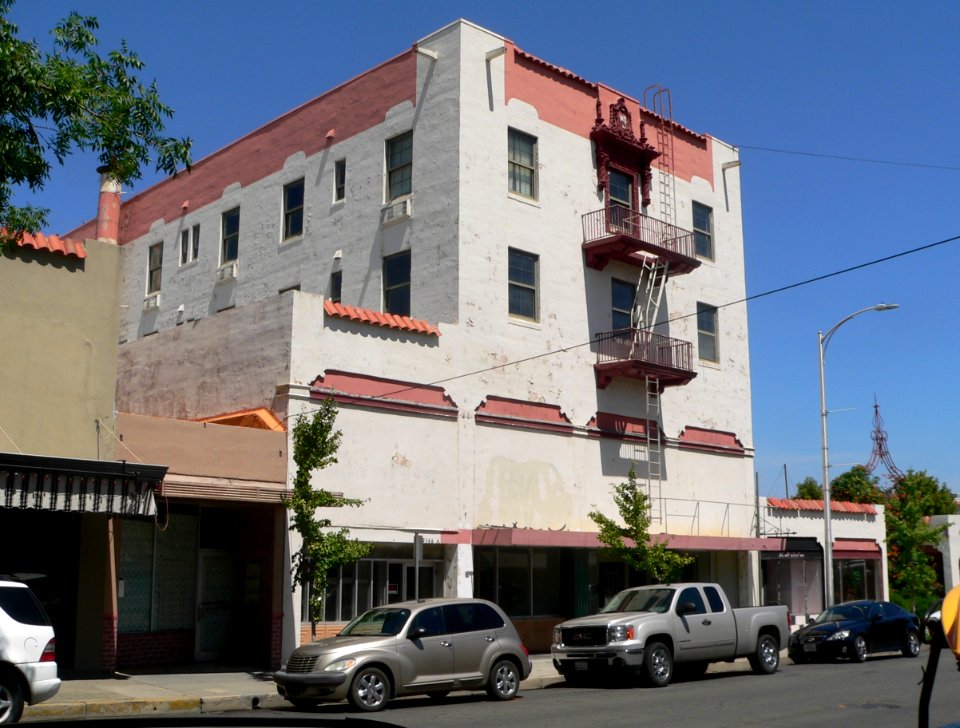 Oroville Inn from S 1