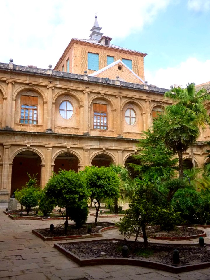 Orihuela - Colegio Diocesano de Santo Domingo, Claustro barroco del Convento 24