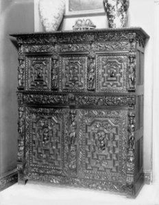 Ornately decorated cabinet (1294165)