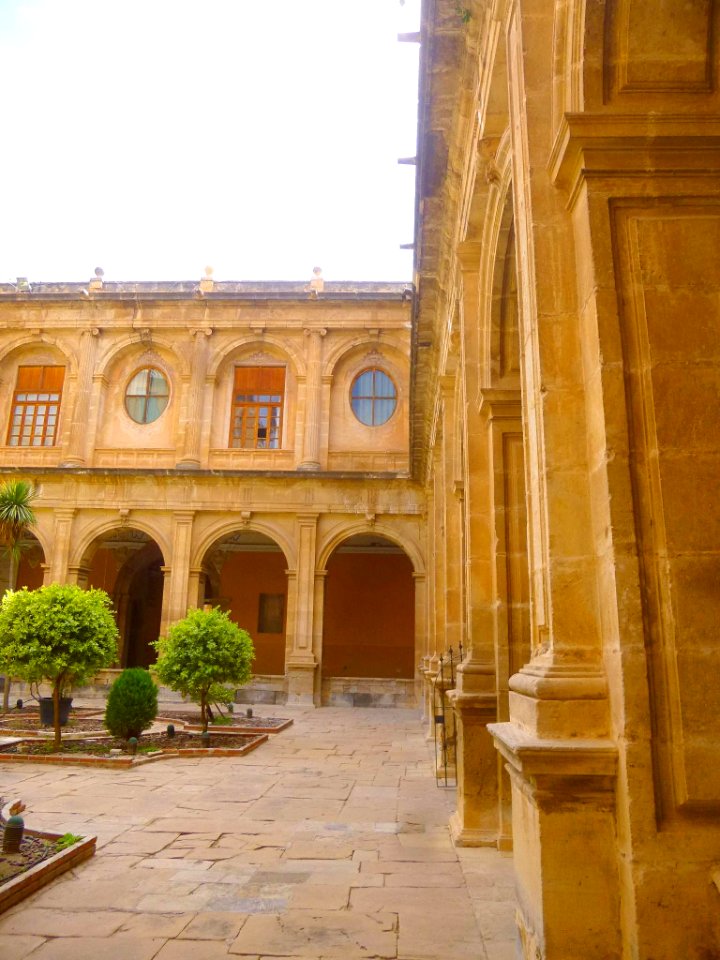 Orihuela - Colegio Diocesano de Santo Domingo, Claustro barroco del Convento 18