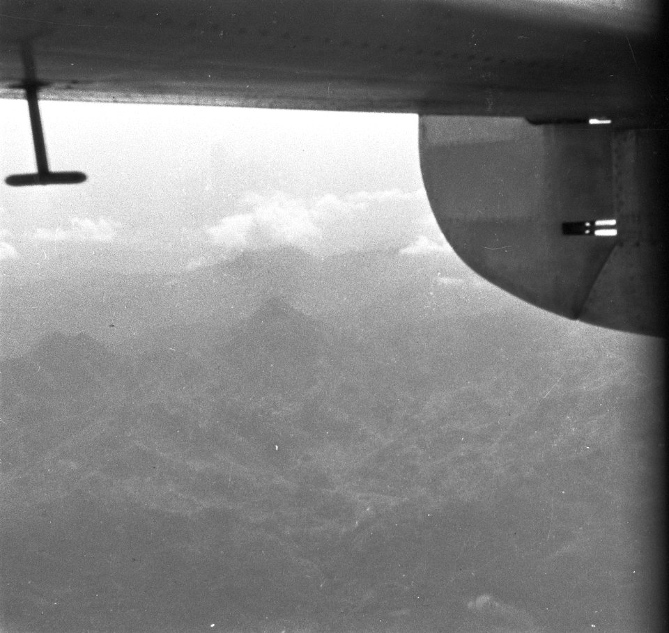 Opname vanuit vliegtuig. Bergketen, Bestanddeelnr 7498