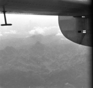 Opname vanuit vliegtuig. Bergketen, Bestanddeelnr 7498