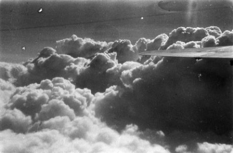 Opname vanuit vliegtuig. Wolkendek, Bestanddeelnr 7487