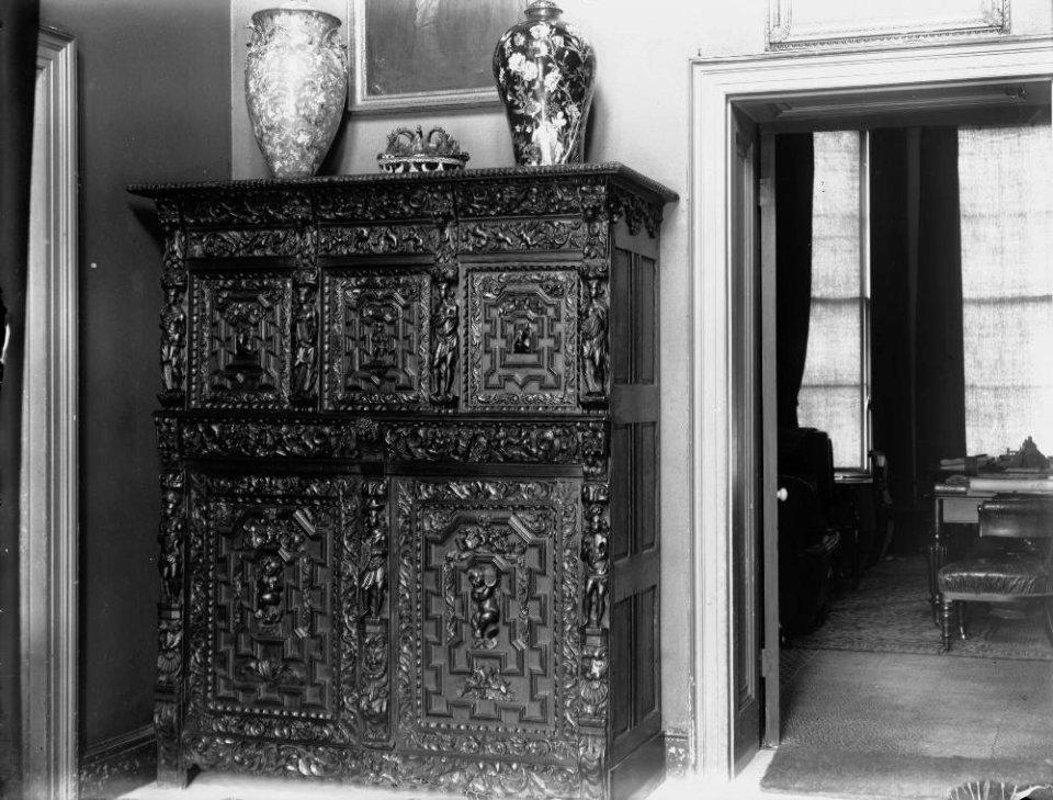 Ornately decorated cabinet (1294228)
