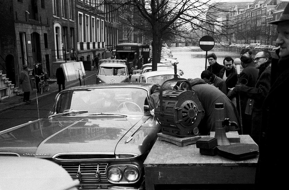 Opnamen in Amsterdam voor de film De wereld wil bedrogen worden (Le Plus bell, Bestanddeelnr 914-9555