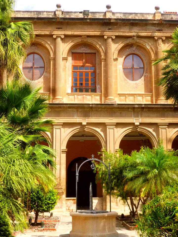 Orihuela - Colegio Diocesano de Santo Domingo, Claustro barroco del Convento 20
