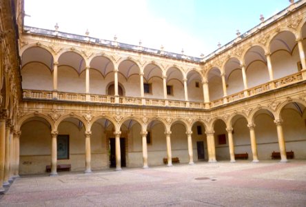 Orihuela - Colegio Diocesano de Santo Domingo, Claustro renacentista de la Universidad 08
