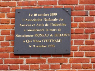Origny-en-Thiérache (Aisne) maison natale de Mgr Behaine, plaque 2