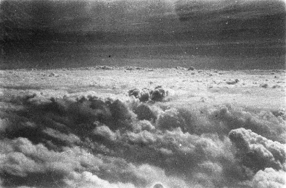 Opname vanuit vliegtuig. Wolkendek, Bestanddeelnr 7496