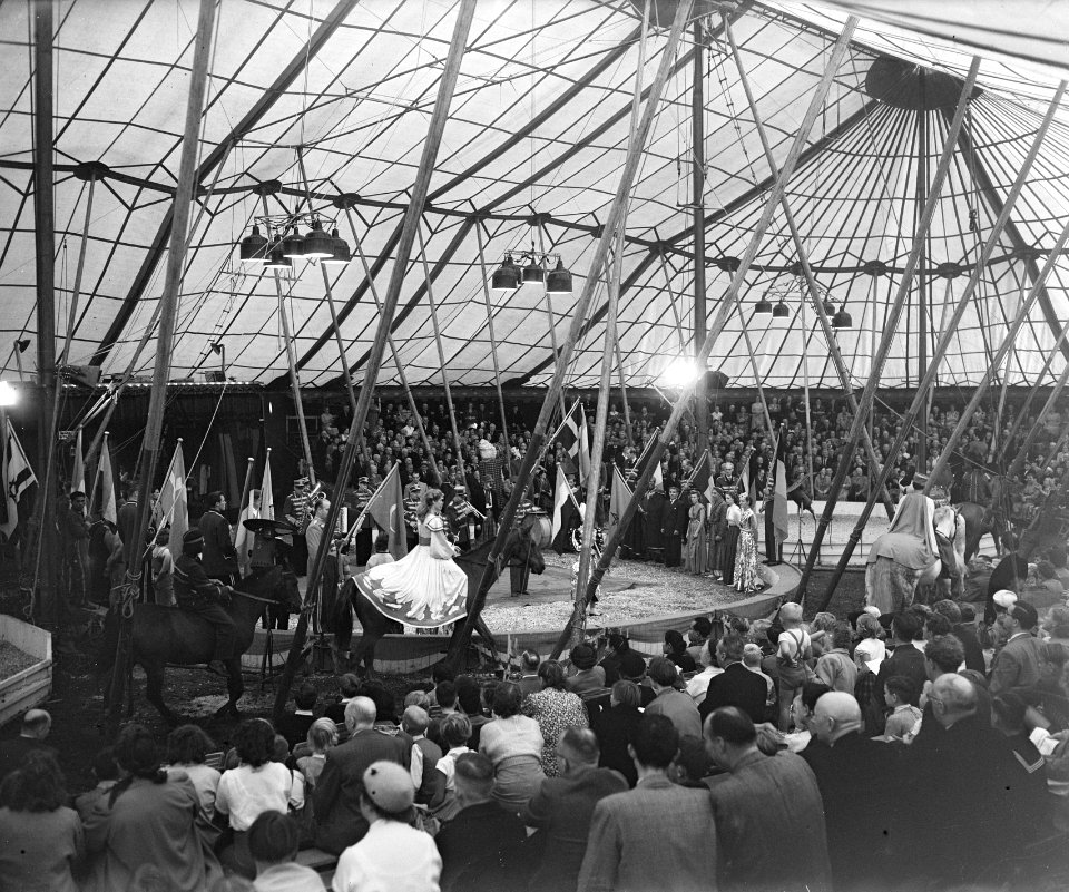 Opnamen tijdens voorstelling Circus Mullens, Bestanddeelnr 905-9147