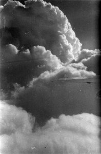 Opnamen vanuit vliegtuig. Wolkenlucht, Bestanddeelnr 7500