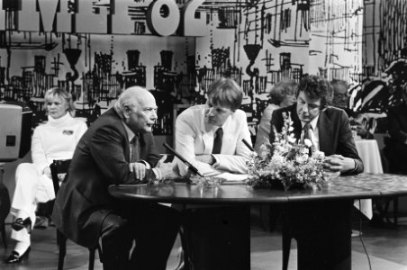 Opnamen van VARA-TV-programma 1 Mei met enkele politici (linkse). Den Uyl in d, Bestanddeelnr 932-1343