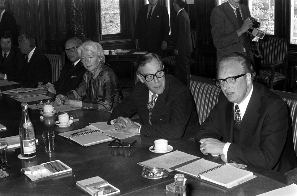 Oprichtingsvergadering Kabinet Den Uyl . Vlnr. Lubbers, Brouwer, Van Doorn, Vorr, Bestanddeelnr 926-4030