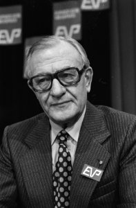 Oprichtingscongres Evangelische Volkspartij in Dronten, heer Westrate sr, Bestanddeelnr 931-3616