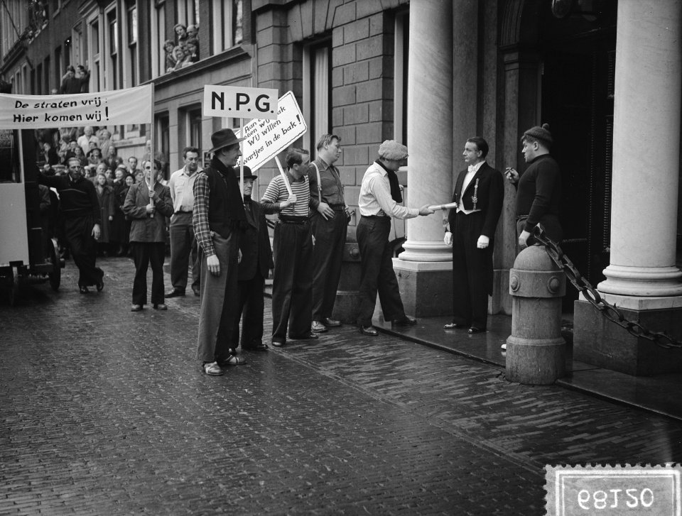 Opnamen nieuwe film Willem Parel met draaiorgerls Amsterdam, Bestanddeelnr 906-8120