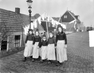 Opnamen in Volendam (familie) kinderspel, Bestanddeelnr 906-1867