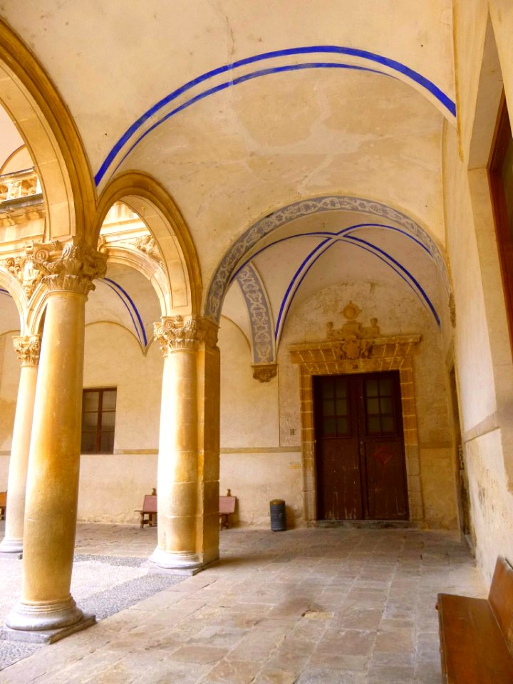 Orihuela - Colegio Diocesano de Santo Domingo, Claustro renacentista de la Universidad 03