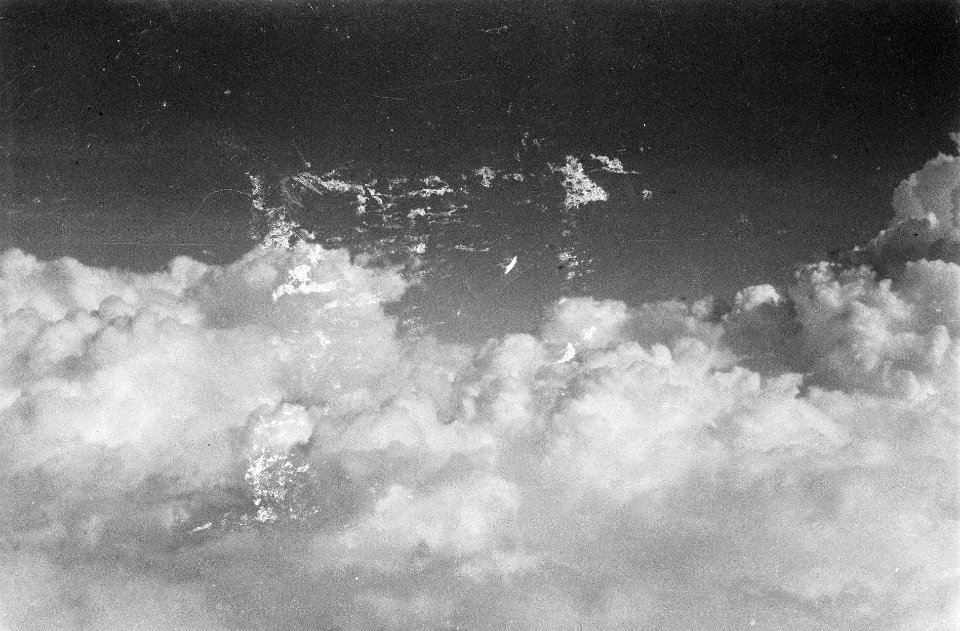 Opnamen vanuit vliegtuig. Wolkenlucht, Bestanddeelnr 7505