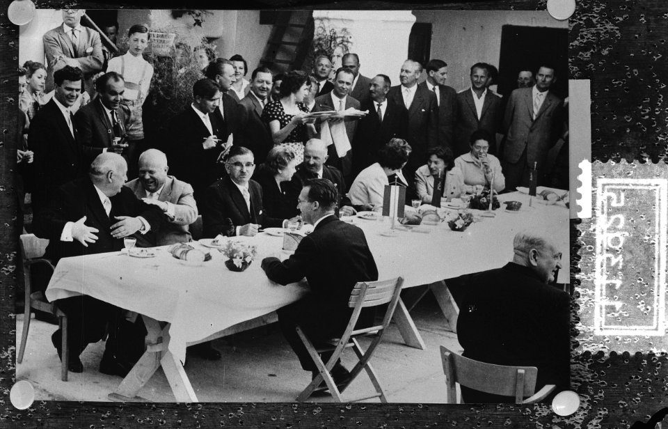 Openluchtlunch (Gause) voor Chroetsjev, Bestanddeelnr 911-3925