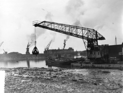 Opruiming. Caissons in het rampgebied bij Kruiningen. Veerhaven Kruiningen, hers, Bestanddeelnr 906-3529