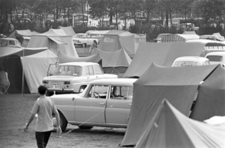 Openluchthotel met 1000 gasten op IJsclubterrein, Bestanddeelnr 915-3948