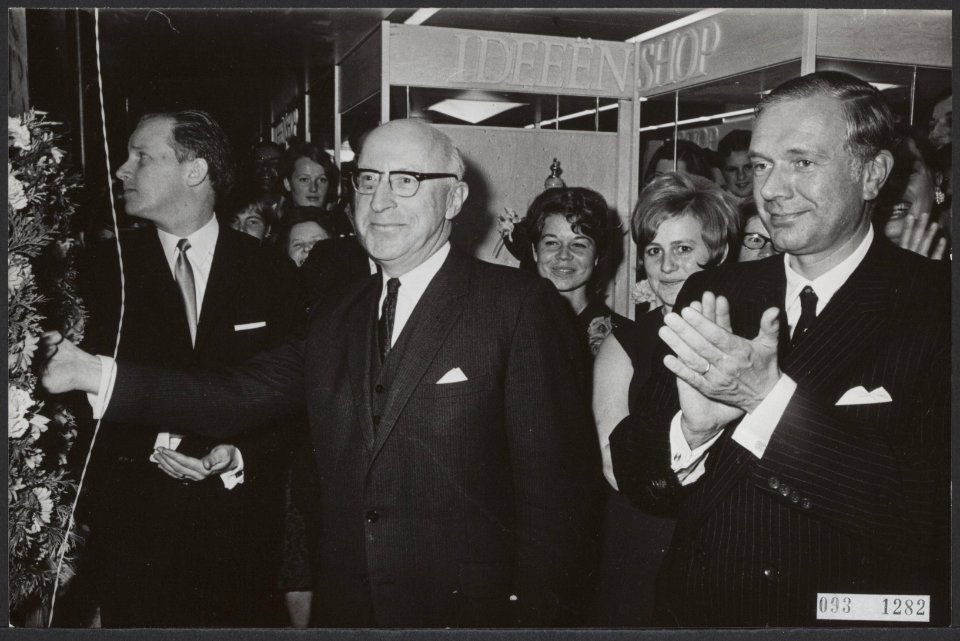 Openingen, warenhuizen, burgemeesters, Brenninkmeyer, Damrak, Bestanddeelnr 093-1282