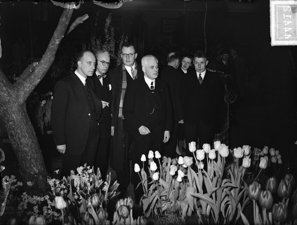Opening voorjaarsbloemen tentoonstelling Lisse door Burgemeester P.J. Oud, Bestanddeelnr 904-4412