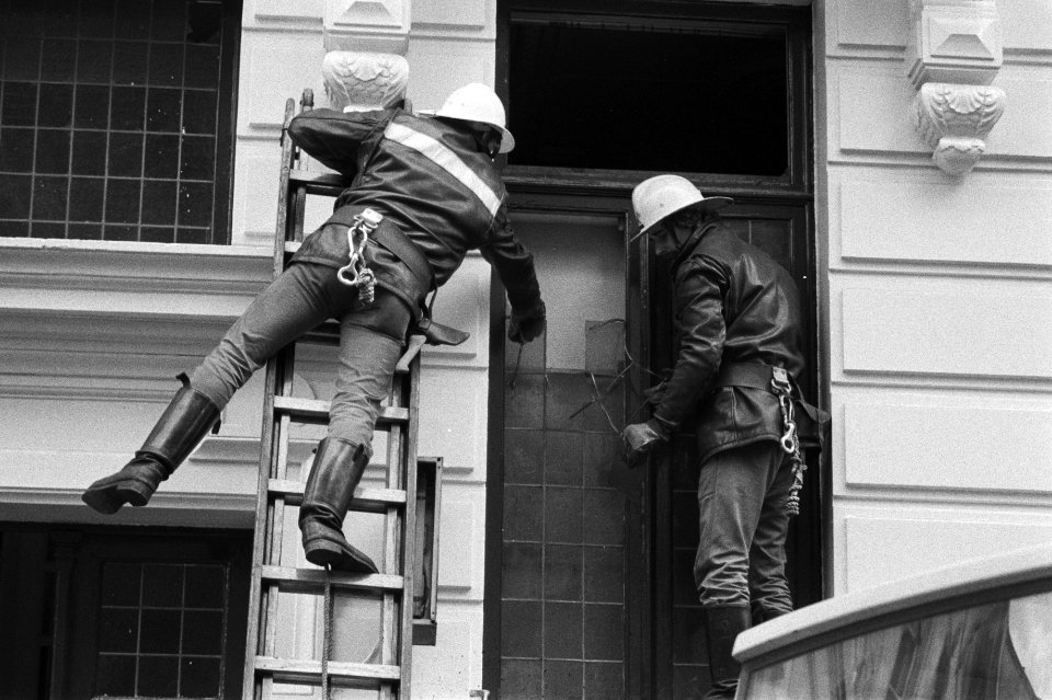 Opruiming, door politie, leger enzovoorts, begonnen, Bestanddeelnr 931-7523